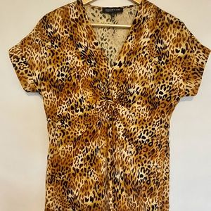 Jone’s New York women’s medium animal print top with cap sleeves. EUC